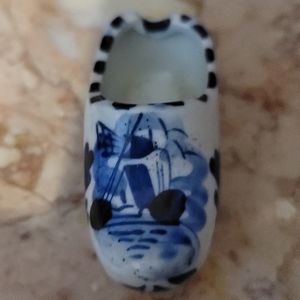 Small ceramic shoe. Display item!